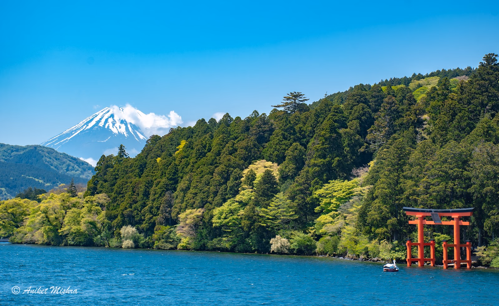 Cruise Lake Ashi for Breathtaking Views
