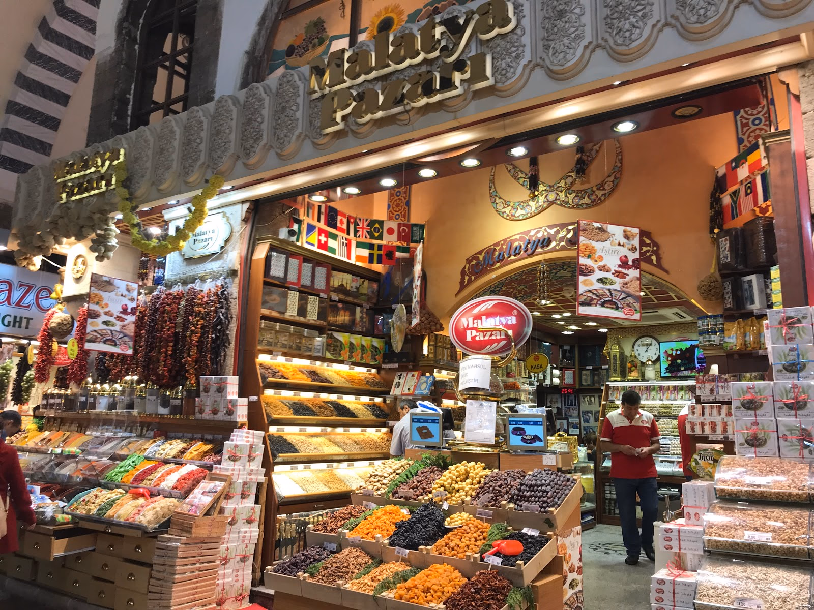 Experience the Spice Bazaar: A Sensory Delight