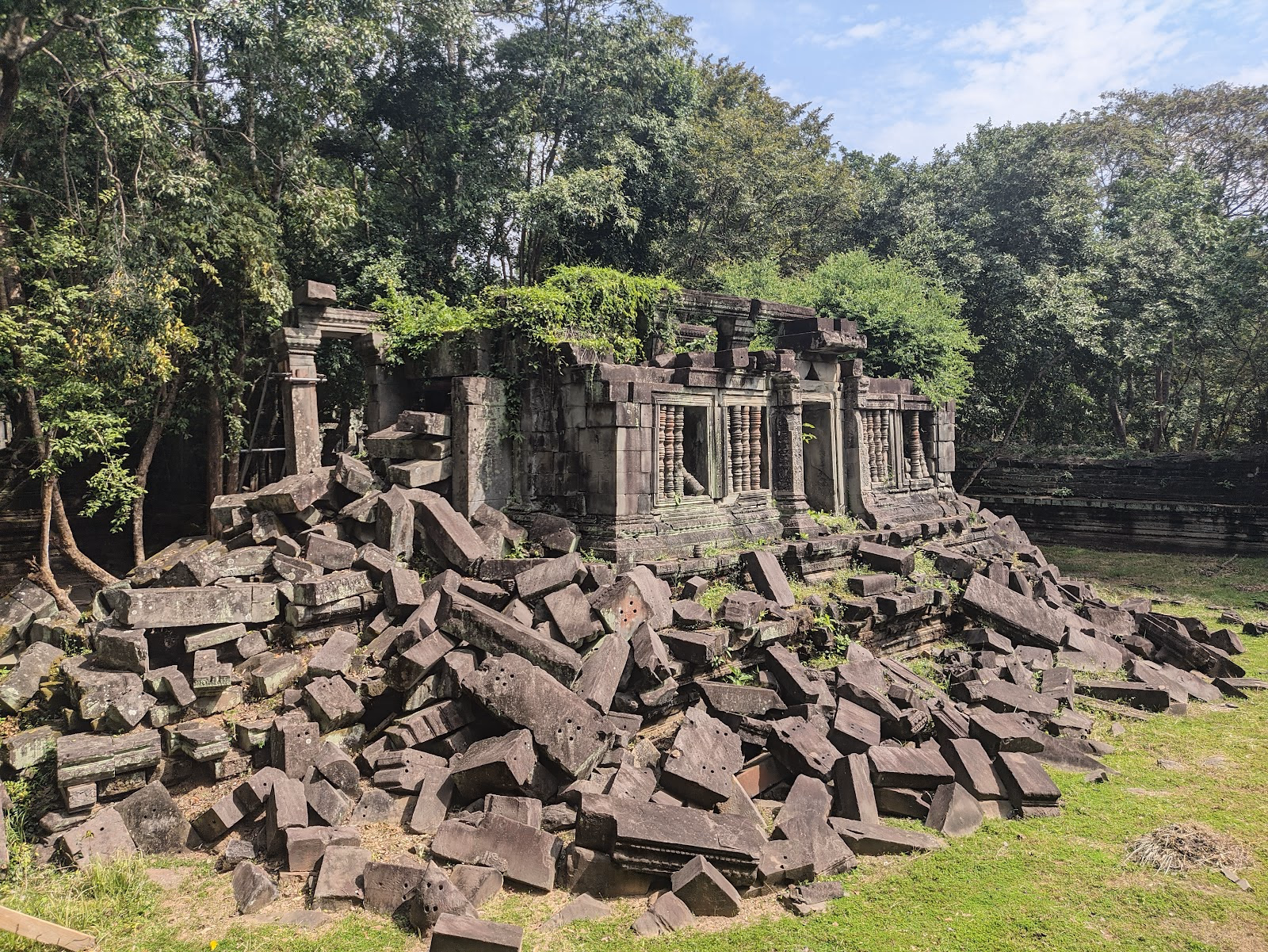 Journey to the Remote Temples of Beng Mealea and Koh Ker