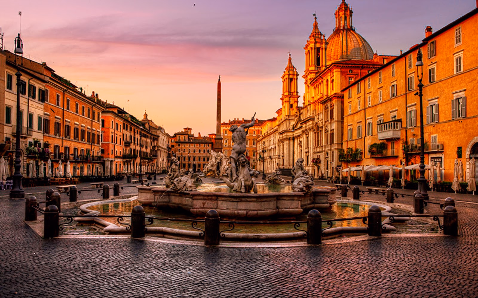 Visit the Piazza Navona