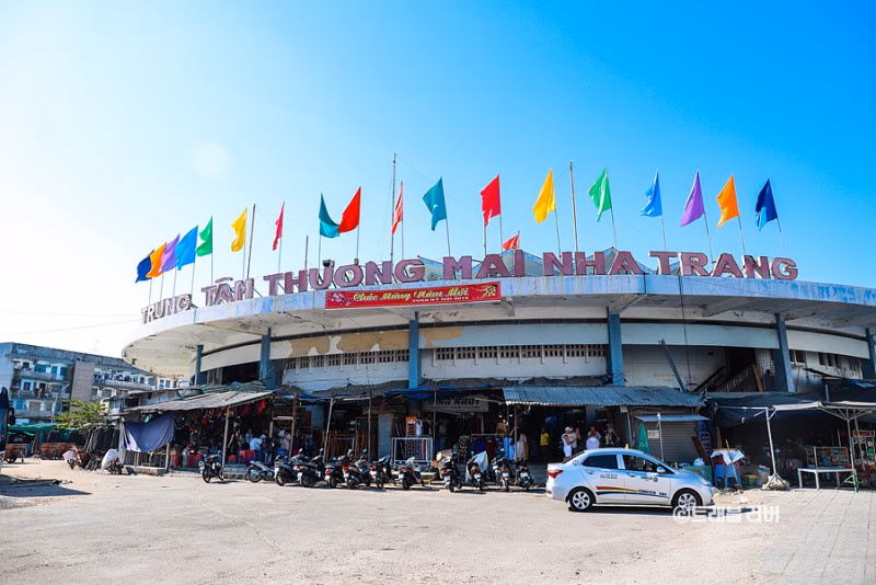 Shop for Unique Treasures at Dam Market