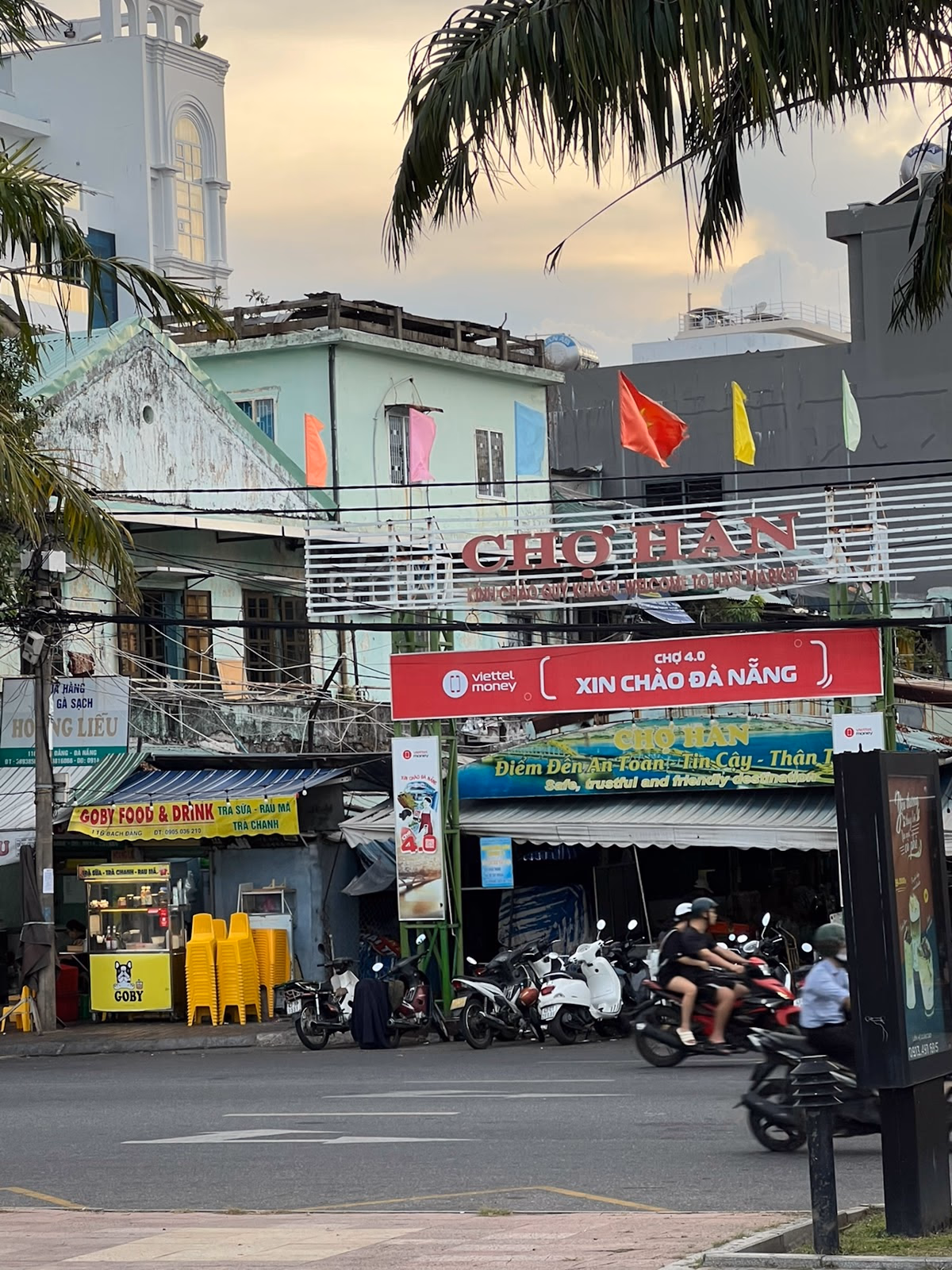 Experience the Buzz of Da Nang's Night Markets