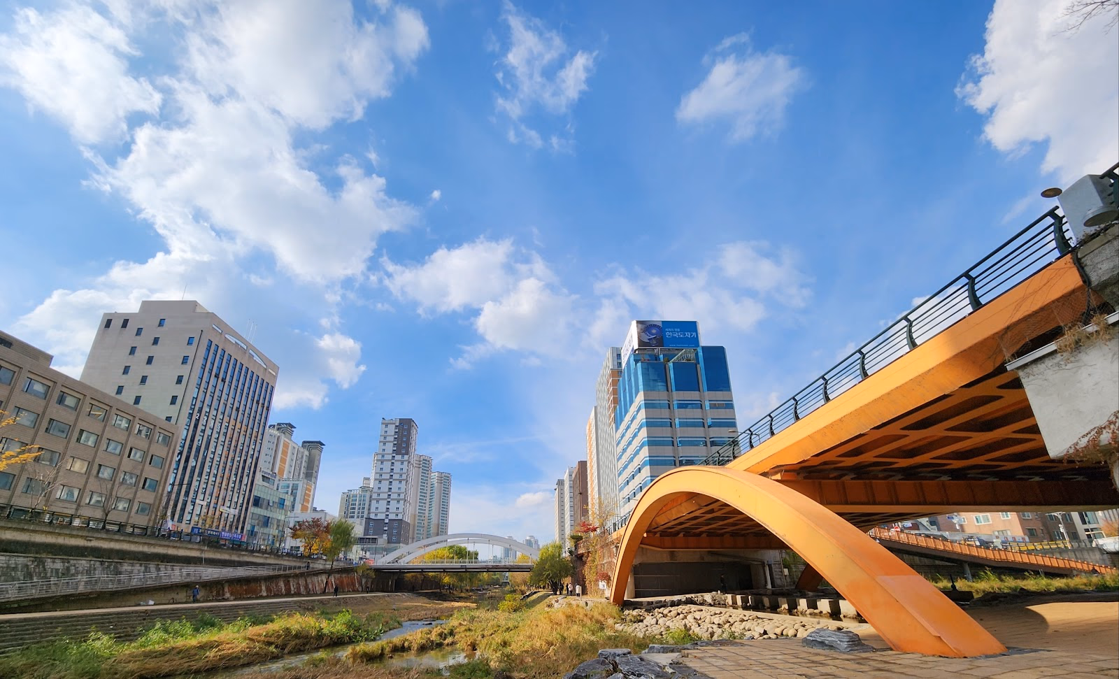Enjoy a Peaceful Walk Along Cheonggyecheon Stream
