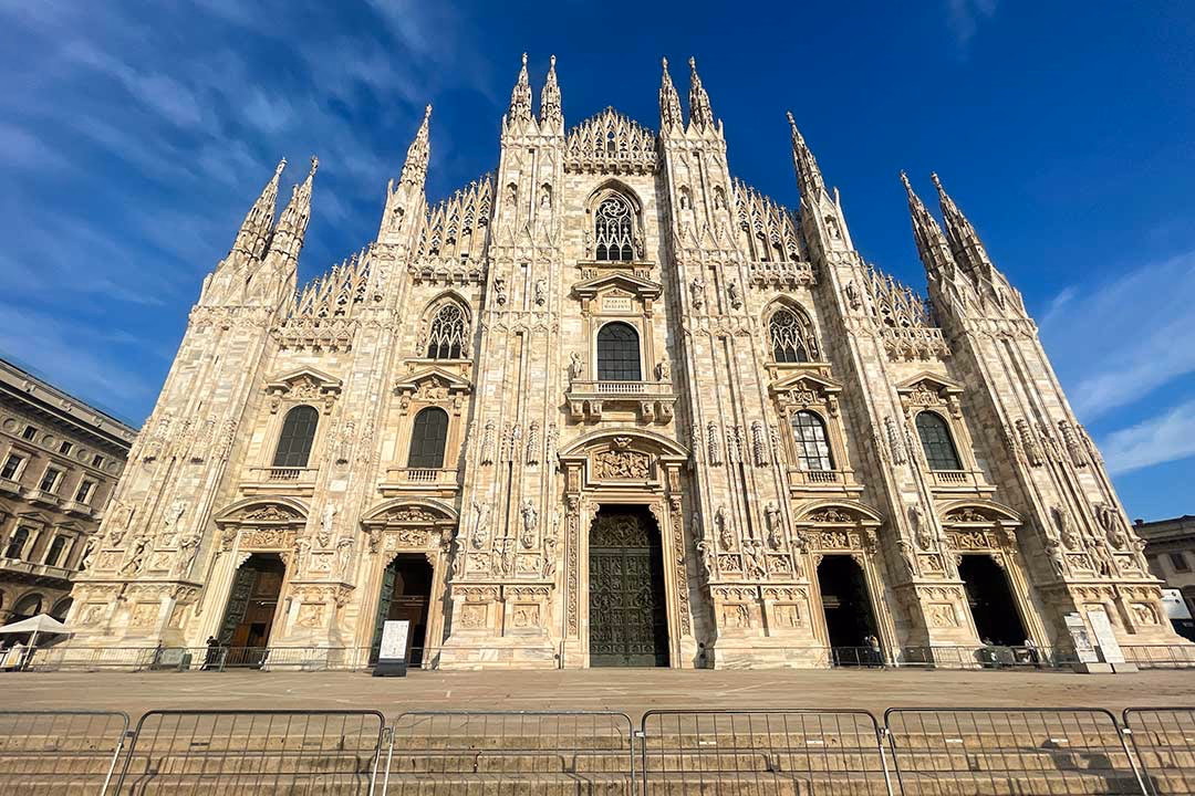 Marvel at the Grandeur of Milan's Duomo