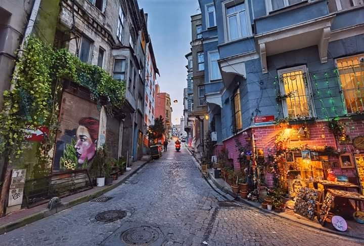 Explore Balat: A Colorful and Charming Neighborhood