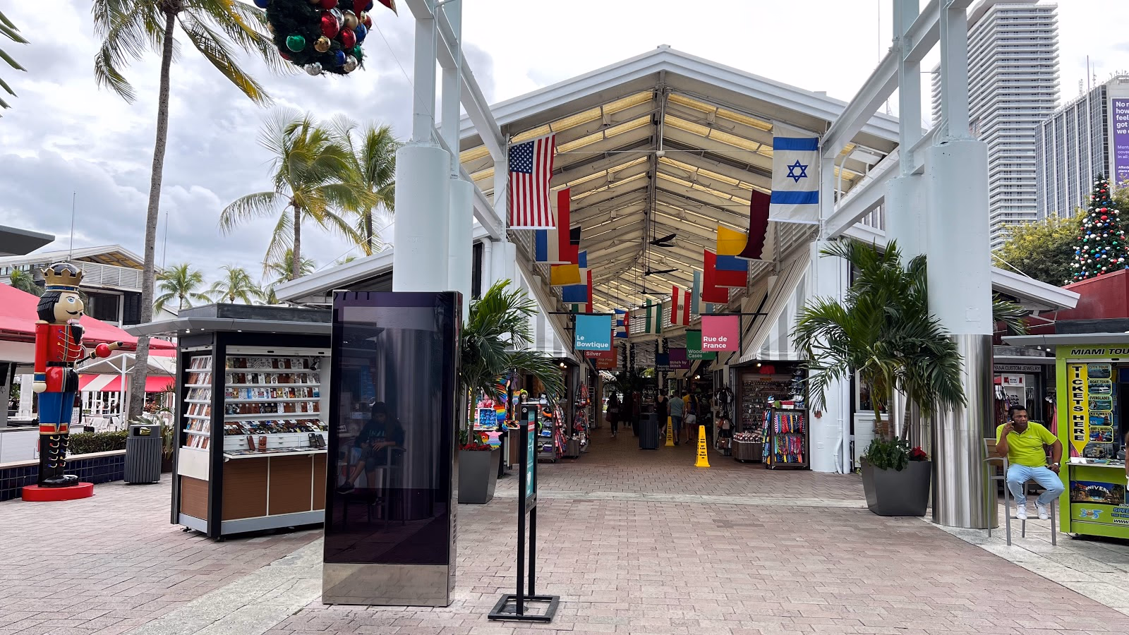 Experience Miami's Lively Waterfront Marketplace