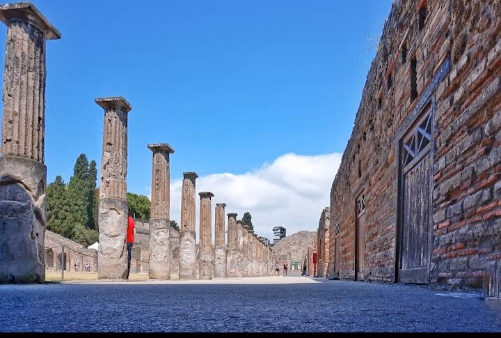 Discover the Ruins of Pompeii