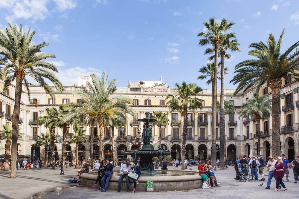 A Romantic Stroll Along Las Ramblas