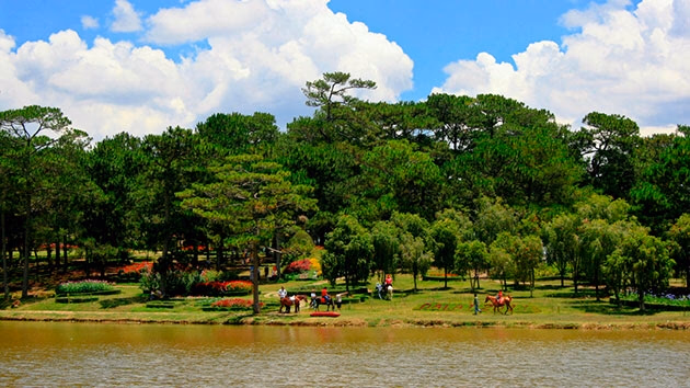 Stroll Around the Picturesque Ho Than Tho Lake