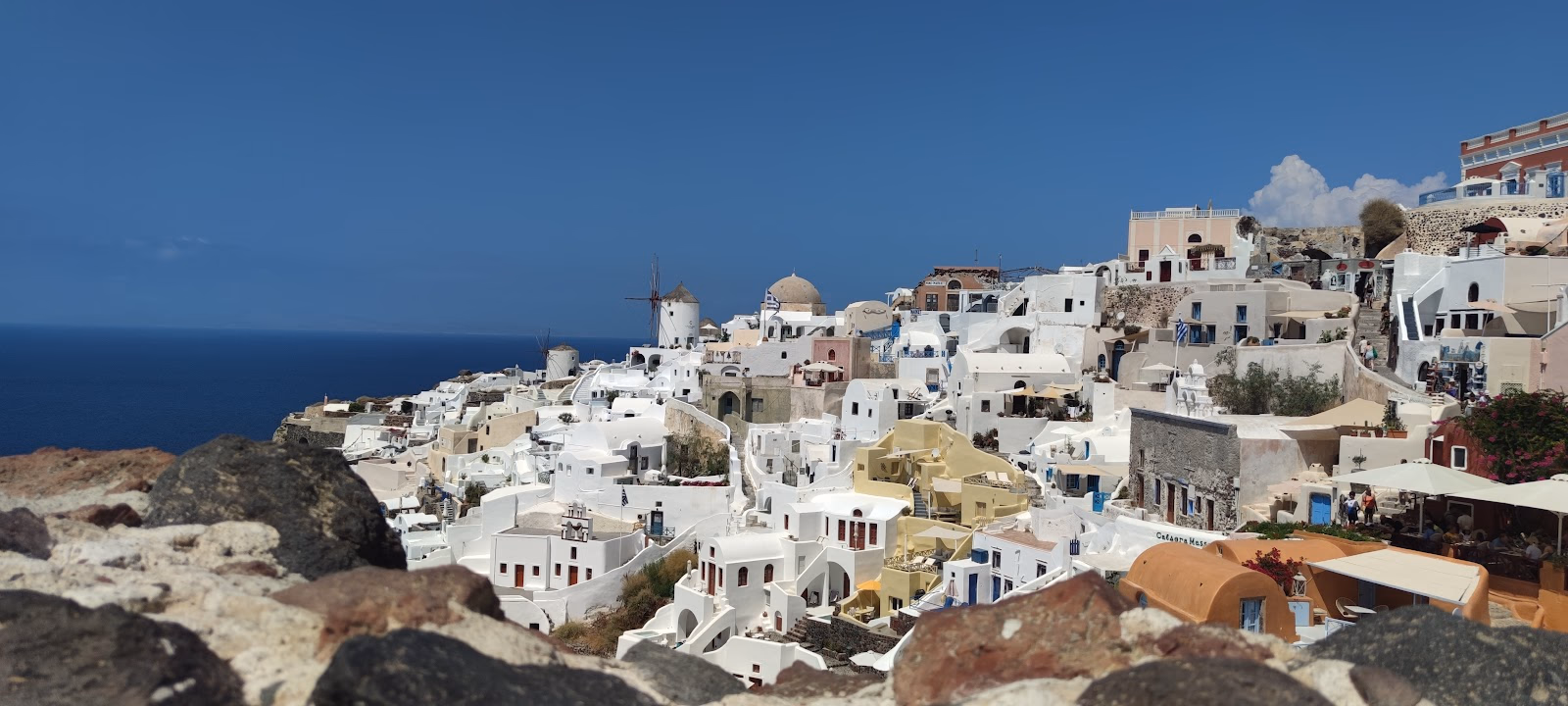 Unveiling Oia's Hidden Gardens: A Stroll Through Charming Alleys