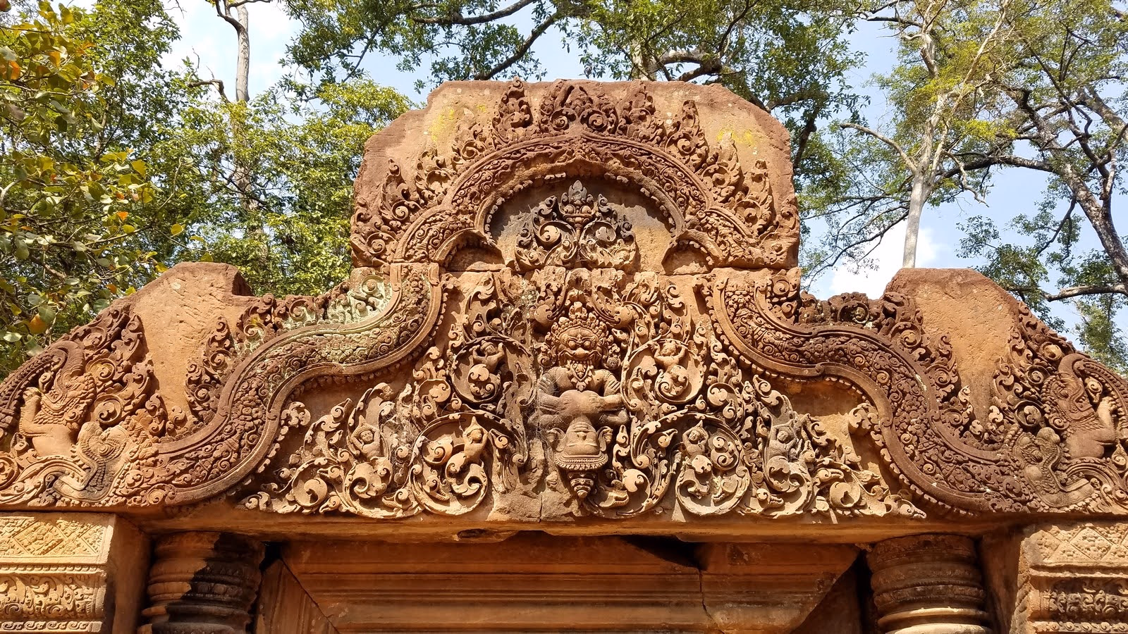 Admire the Intricate Beauty of Banteay Srei