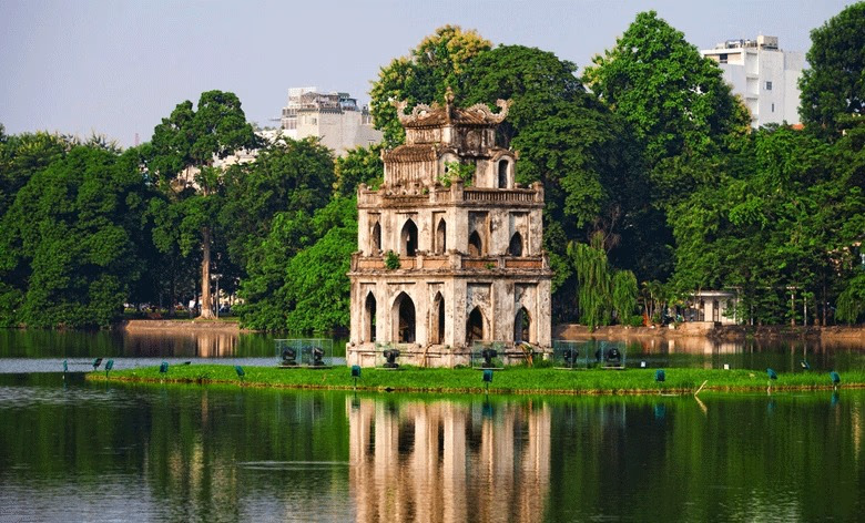 Enjoy a Tranquil Evening Stroll Around Hoan Kiem Lake