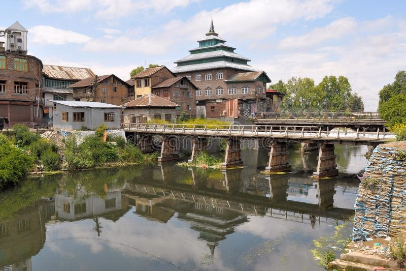 Unveil the Artistic Heritage of Srinagar
