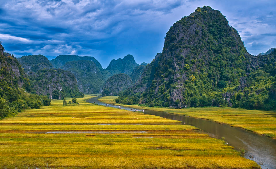 Experience the Ha Long Bay on Land with a Tam Coc River Boat Trip