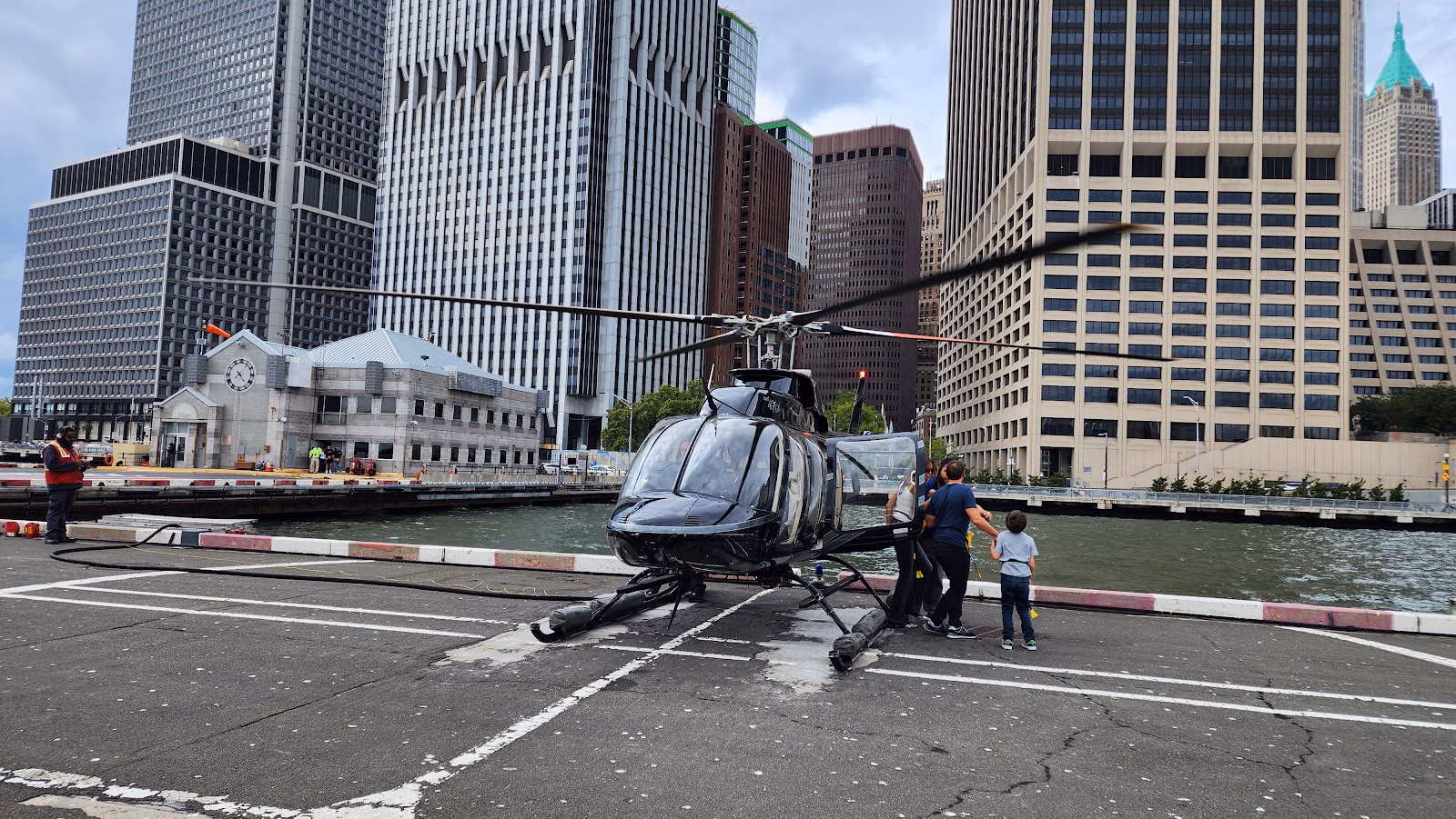 Soar Above the City: A Helicopter Tour for Breathtaking Aerial Views