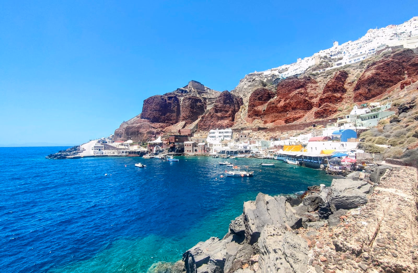 Amoudi Bay: A Culinary Paradise with Stunning Sunset Views
