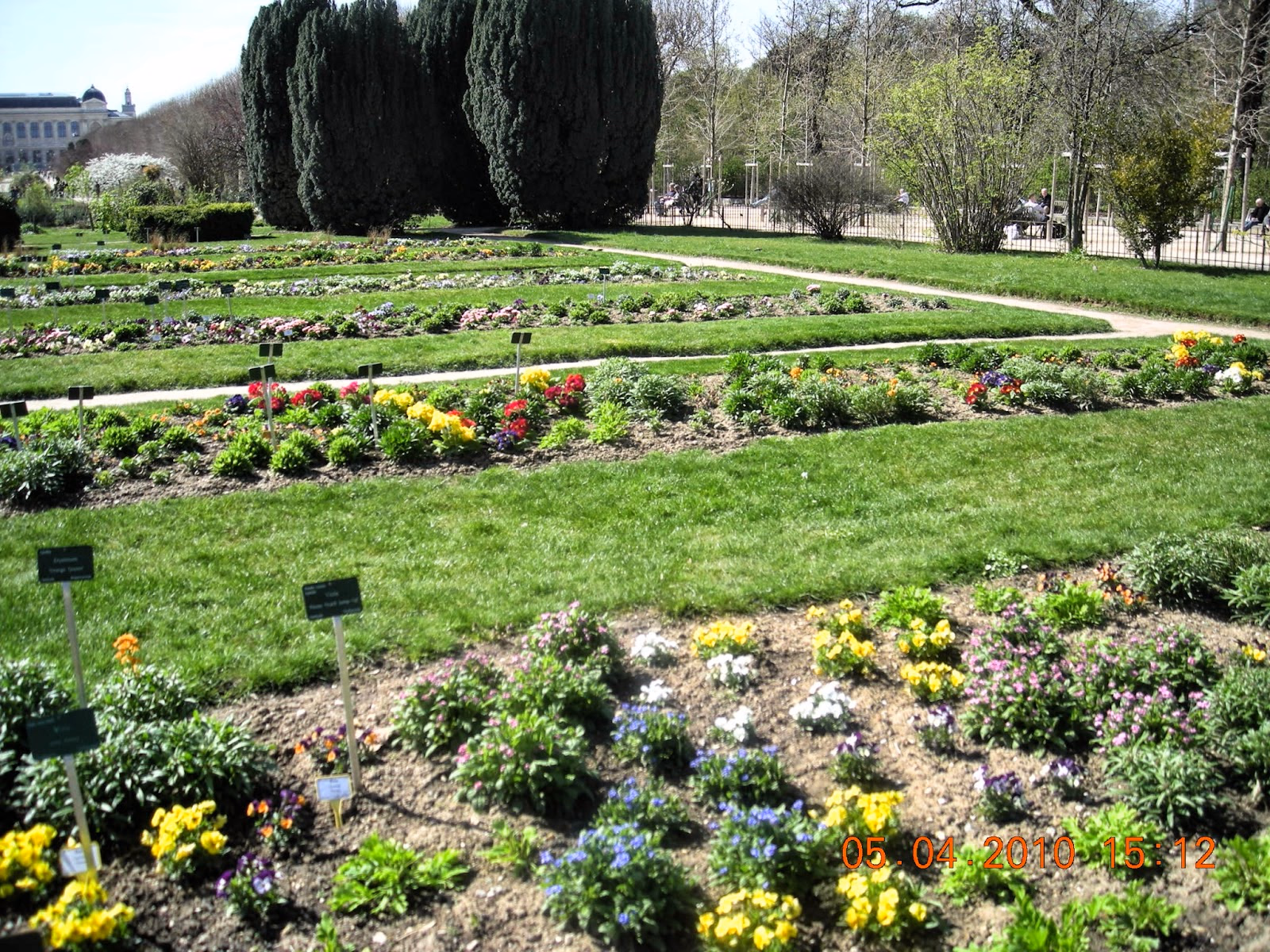 A Stroll Through Parisian Parks and Gardens