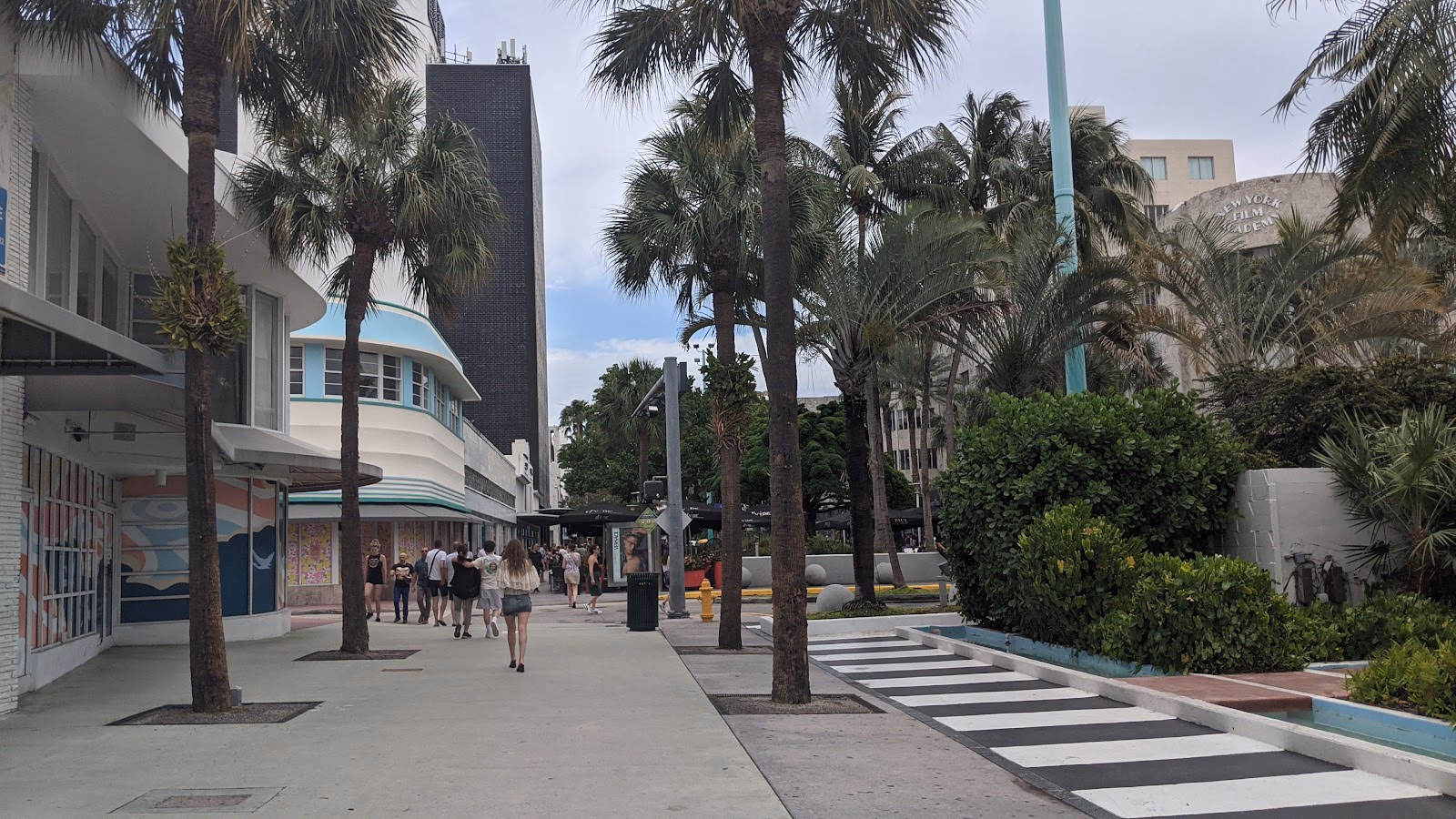 Shop and Dine at Lincoln Road Mall