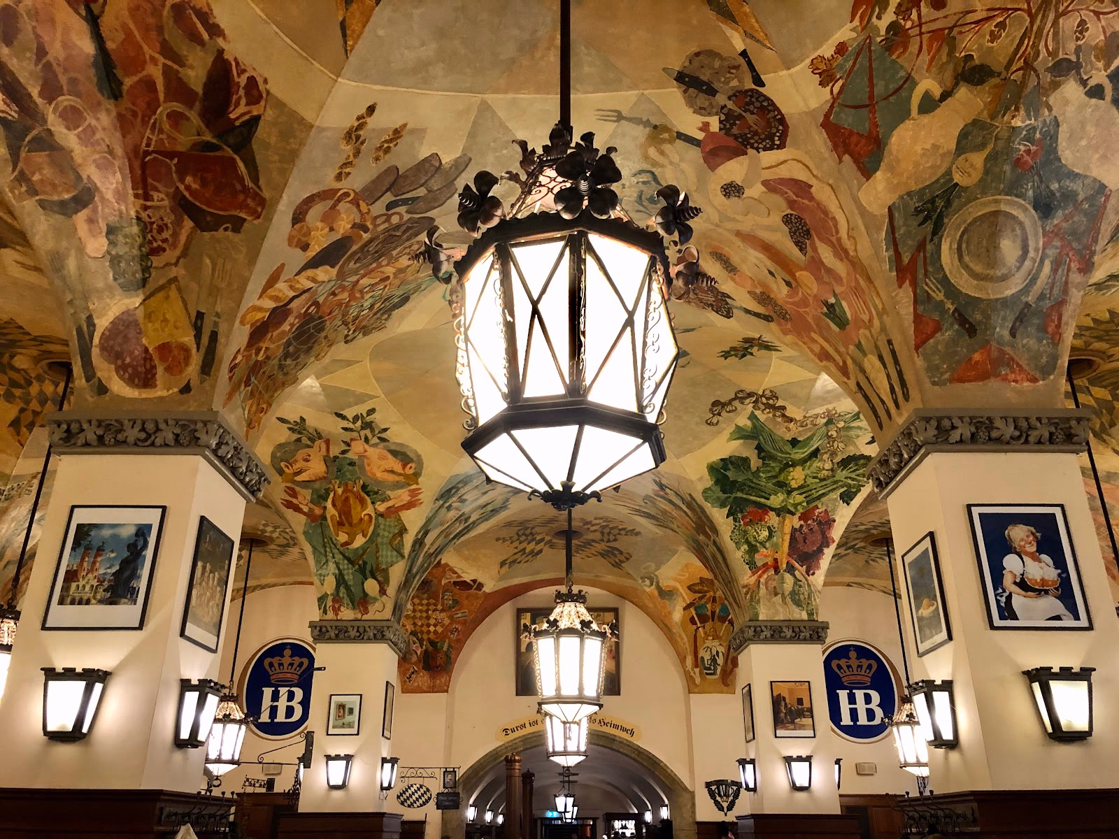 Experience Traditional Bavarian Culture at the Hofbräuhaus