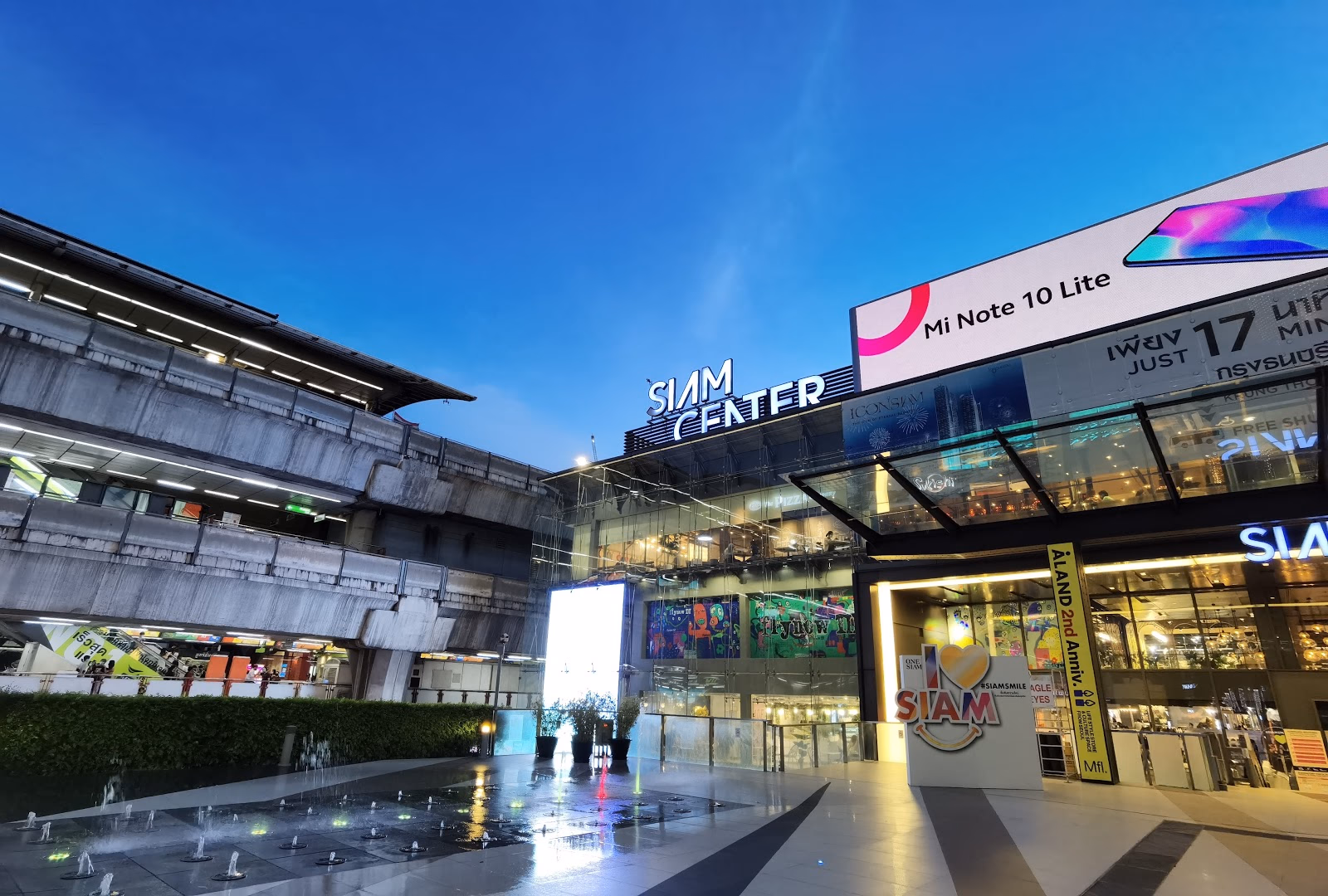 Explore the Underwater World at the Bangkok Sea Life Aquarium