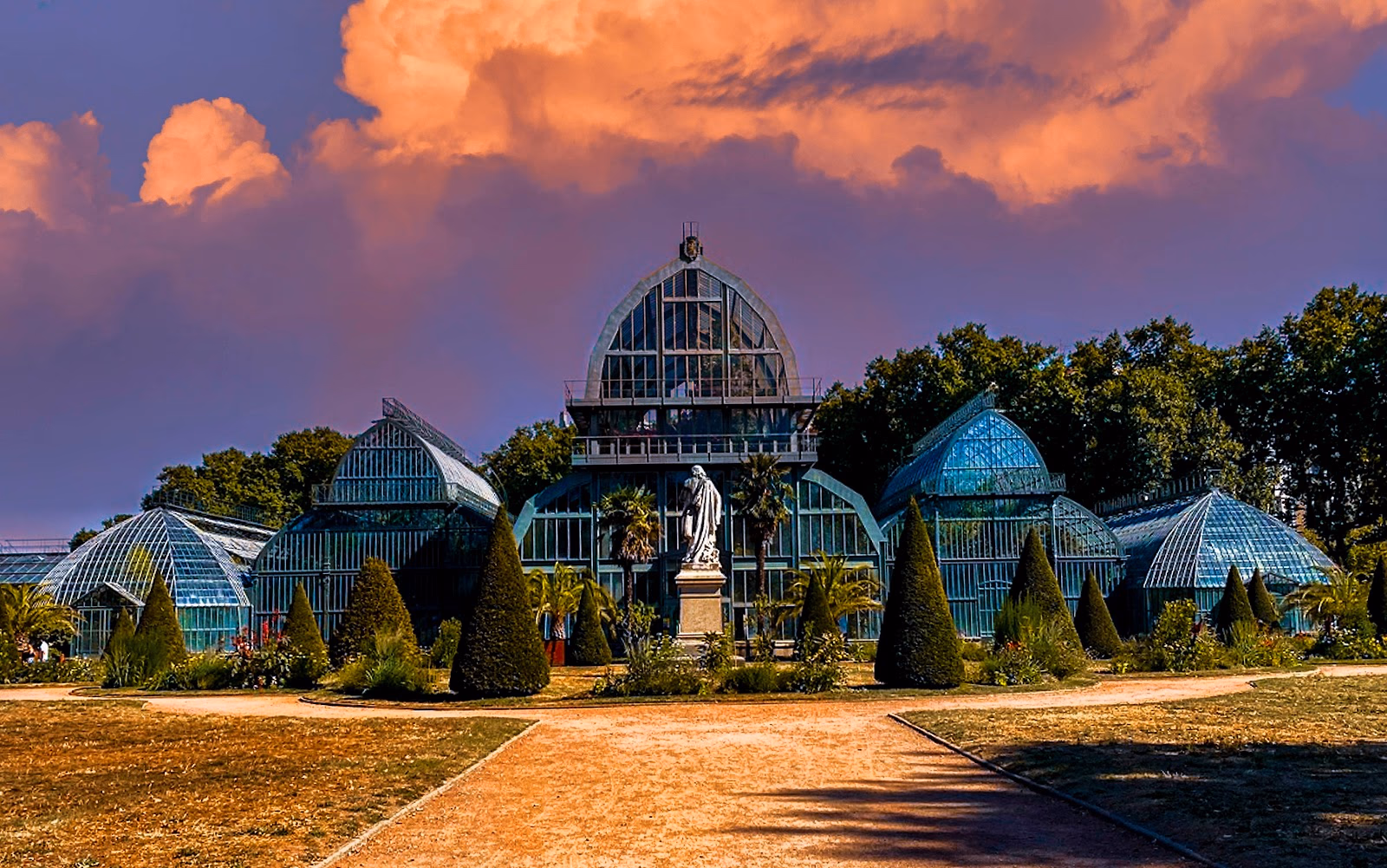 Relax in Lyon's Green Oasis