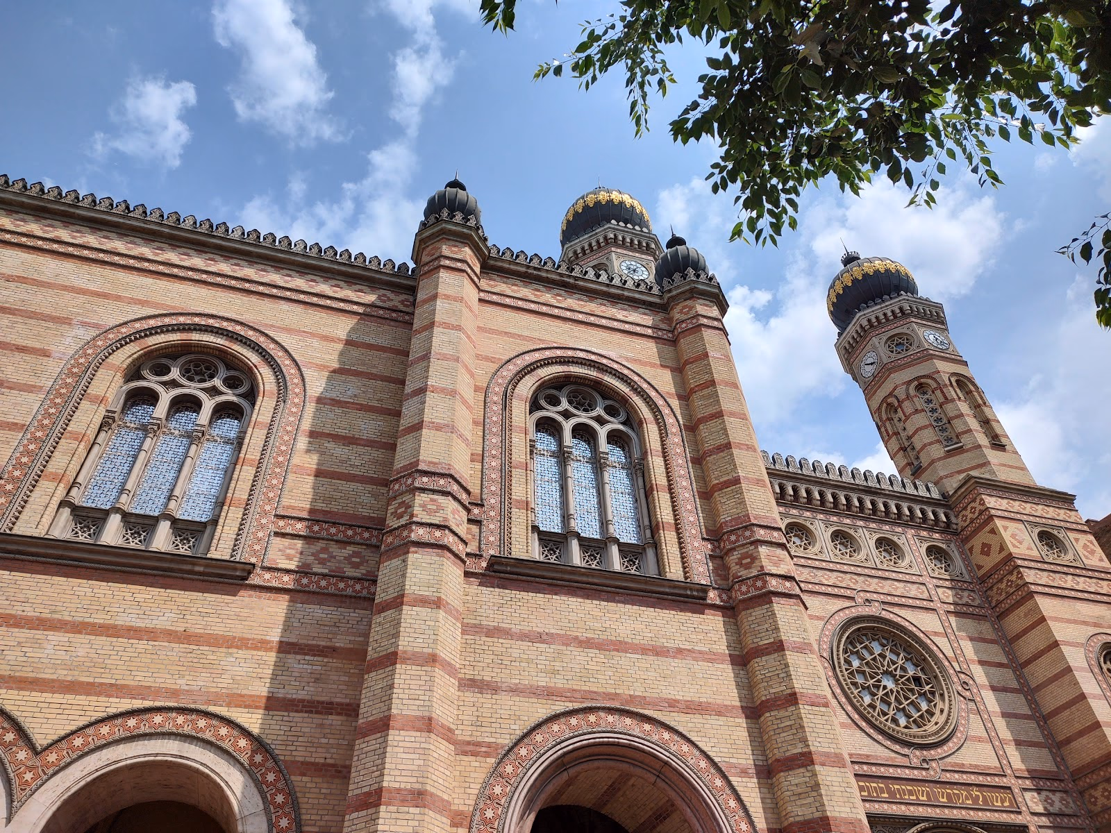 Explore the Largest Synagogue Outside of New York City